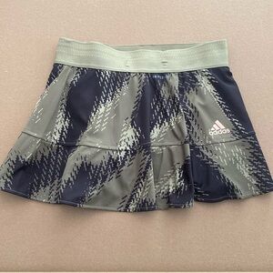 Adidas tennis skirt camo print with black / olive green